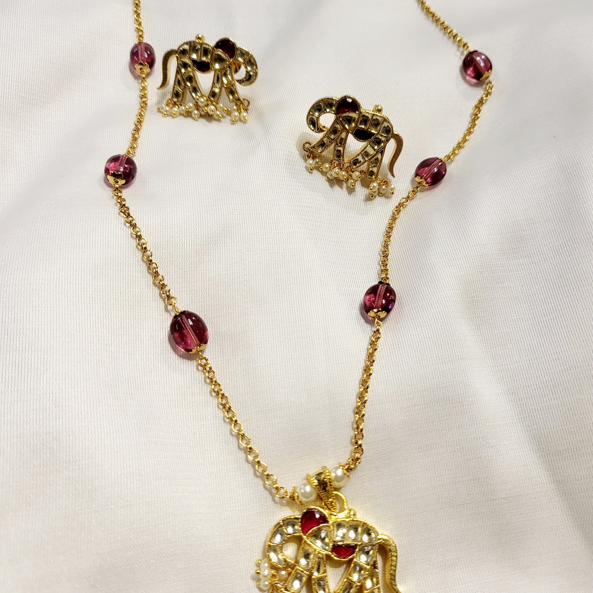 Premium camp stone necklace set