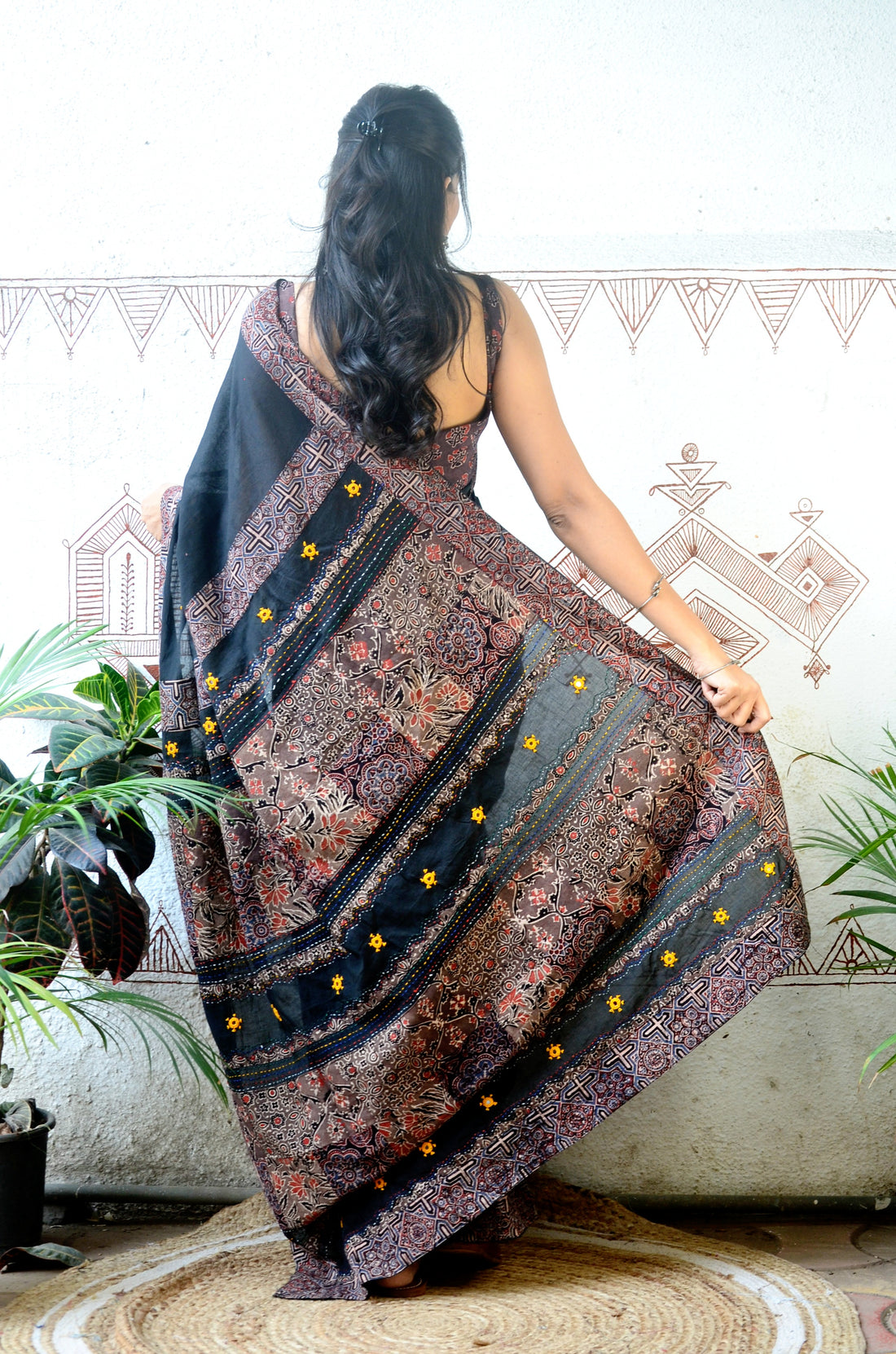 Mul Cotton Hand Embroidered Saree Black beige1