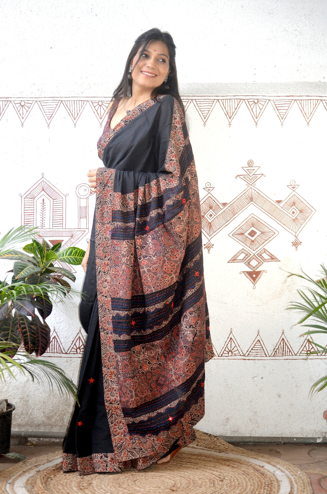 Mul Cotton Hand Embroidered Saree Black beige2