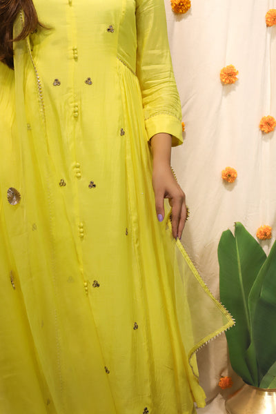 'Noor'-Silk Hand Embroidered Suit (2 Pc Set) Yellow