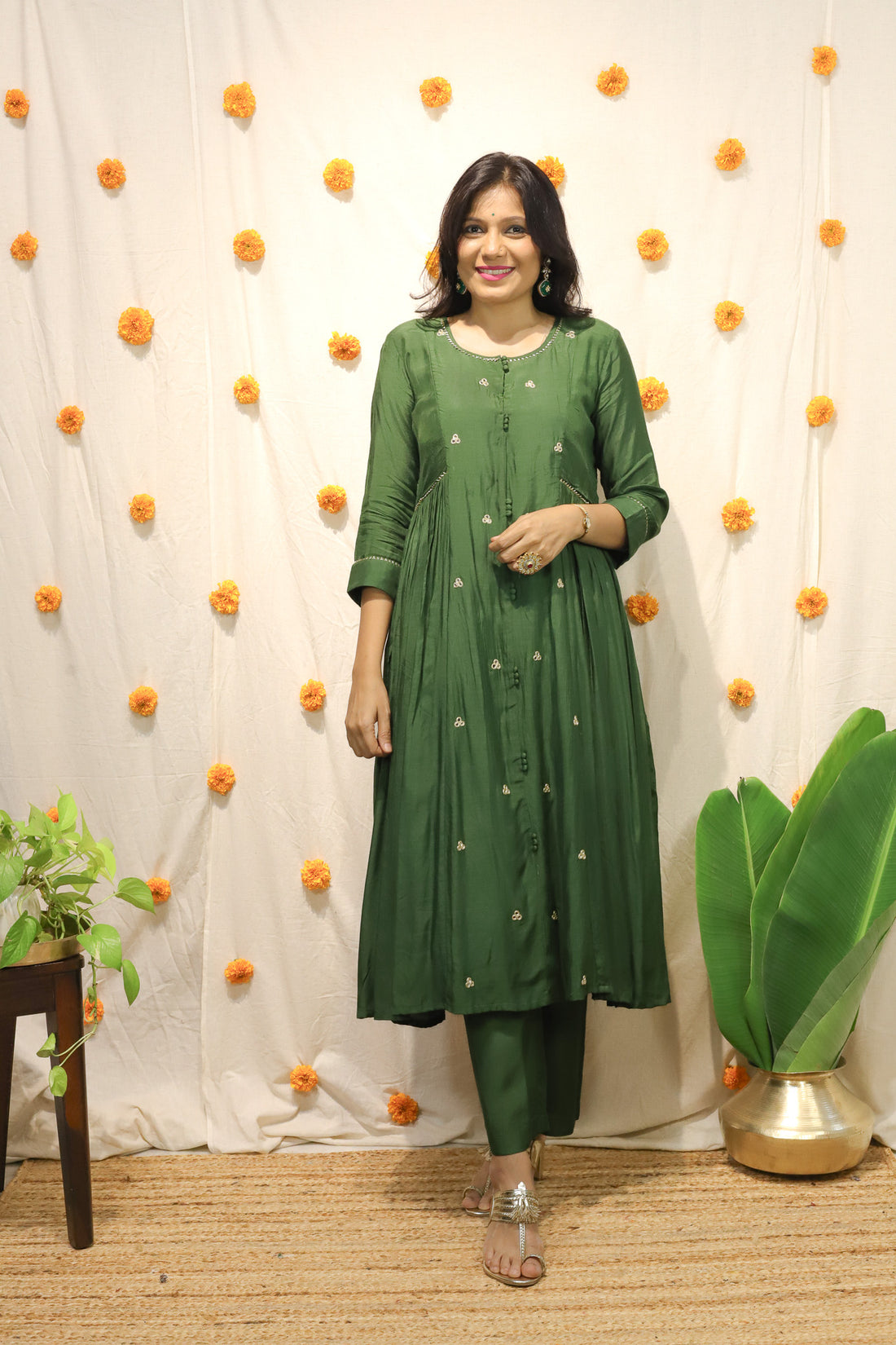 'Noor'-Silk Hand Embroidered Suit (2 Pc Set) Green