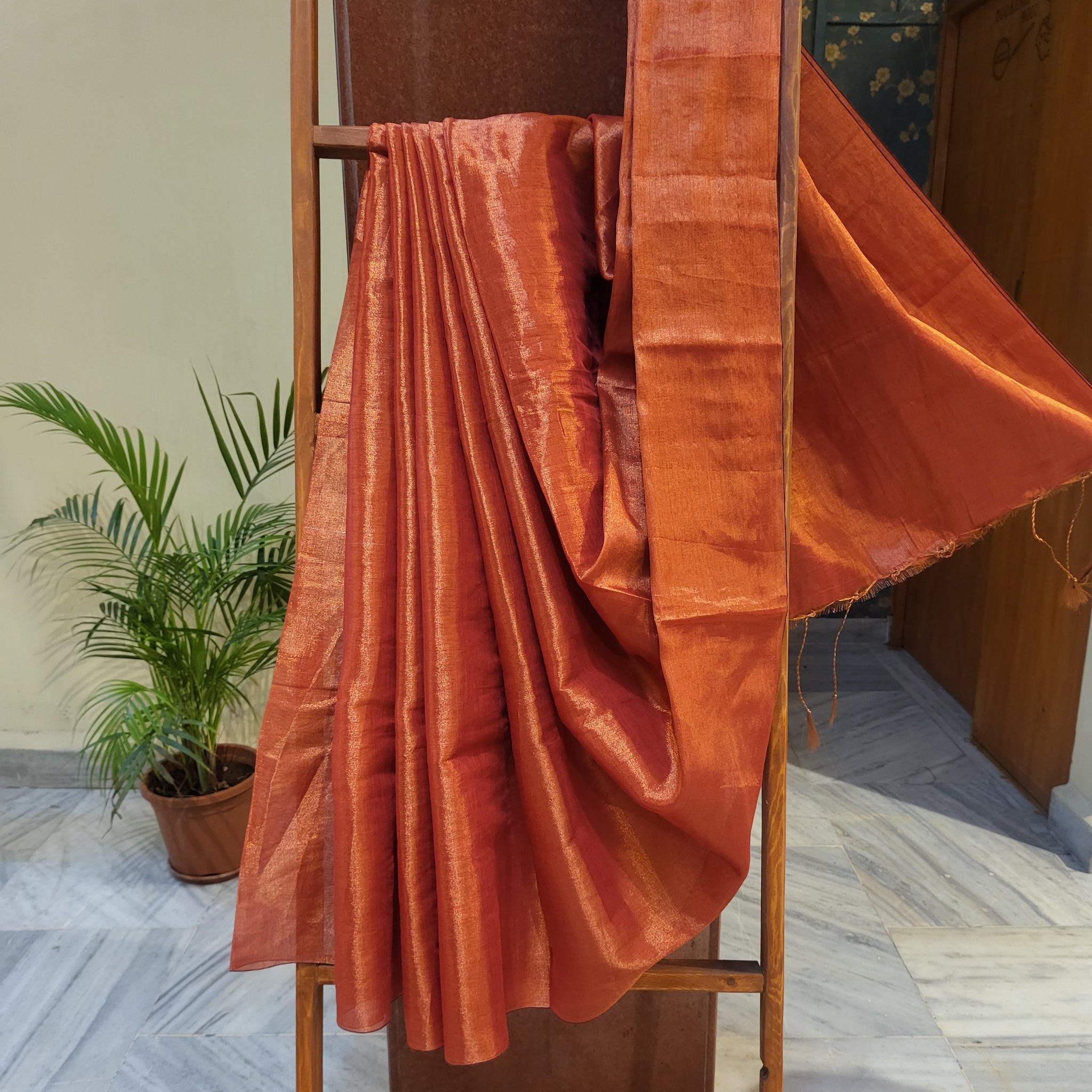 Mul Tissue Saree-Red Gold