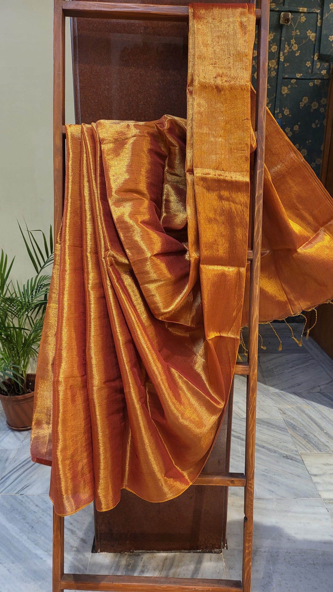 Mul Tissue Saree-Red Gold