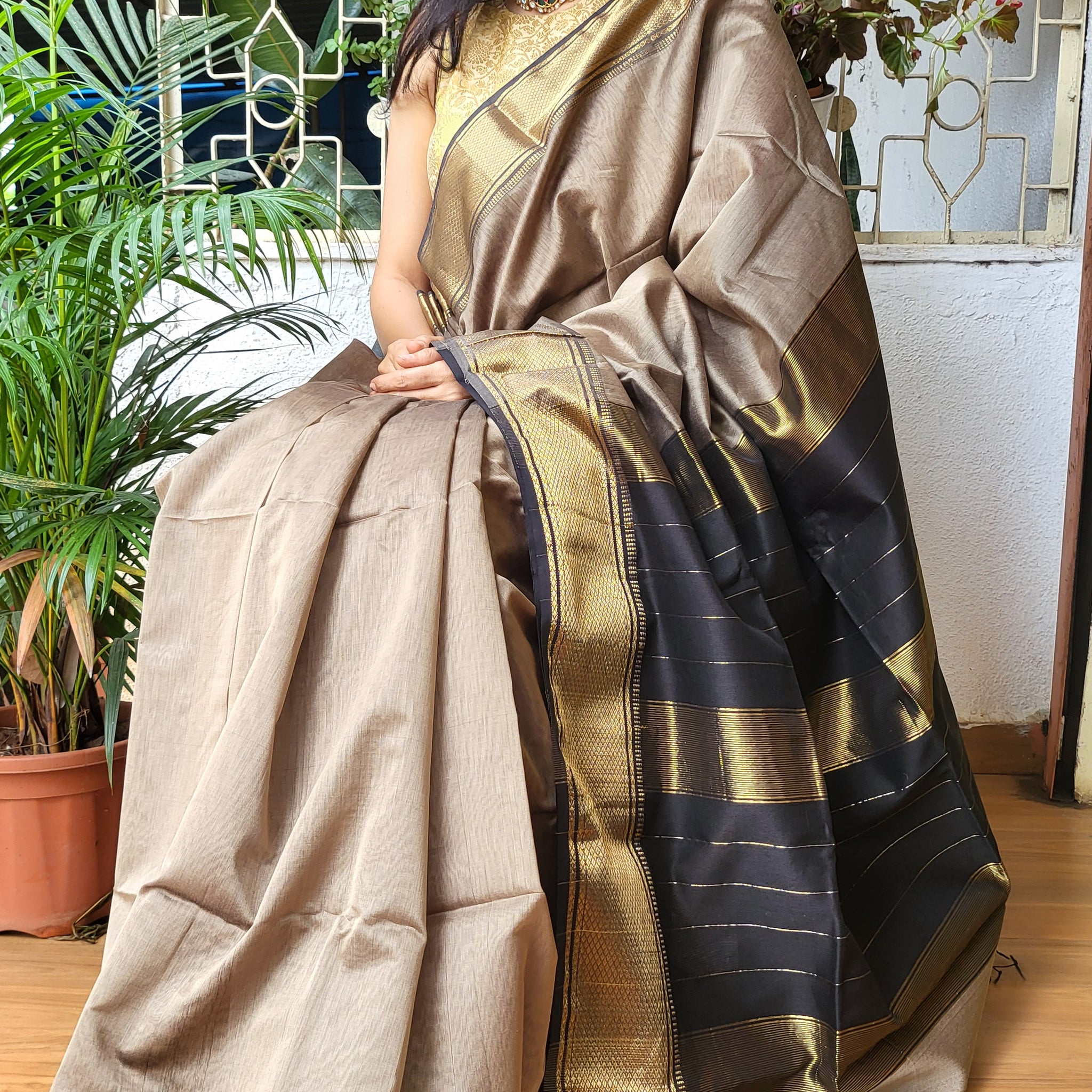 "Gauri" Maheshwari Silk Handloom Saree-Beige