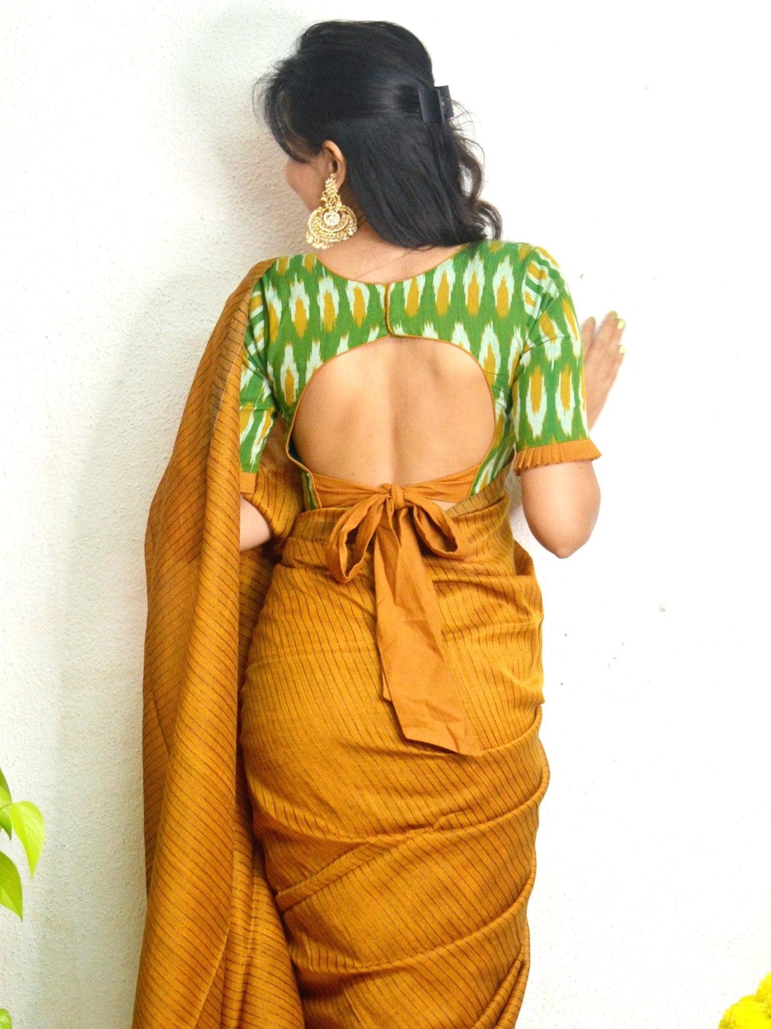 "Rangeen Ikkat" Blouse-Green - Label Aarti Chauhan