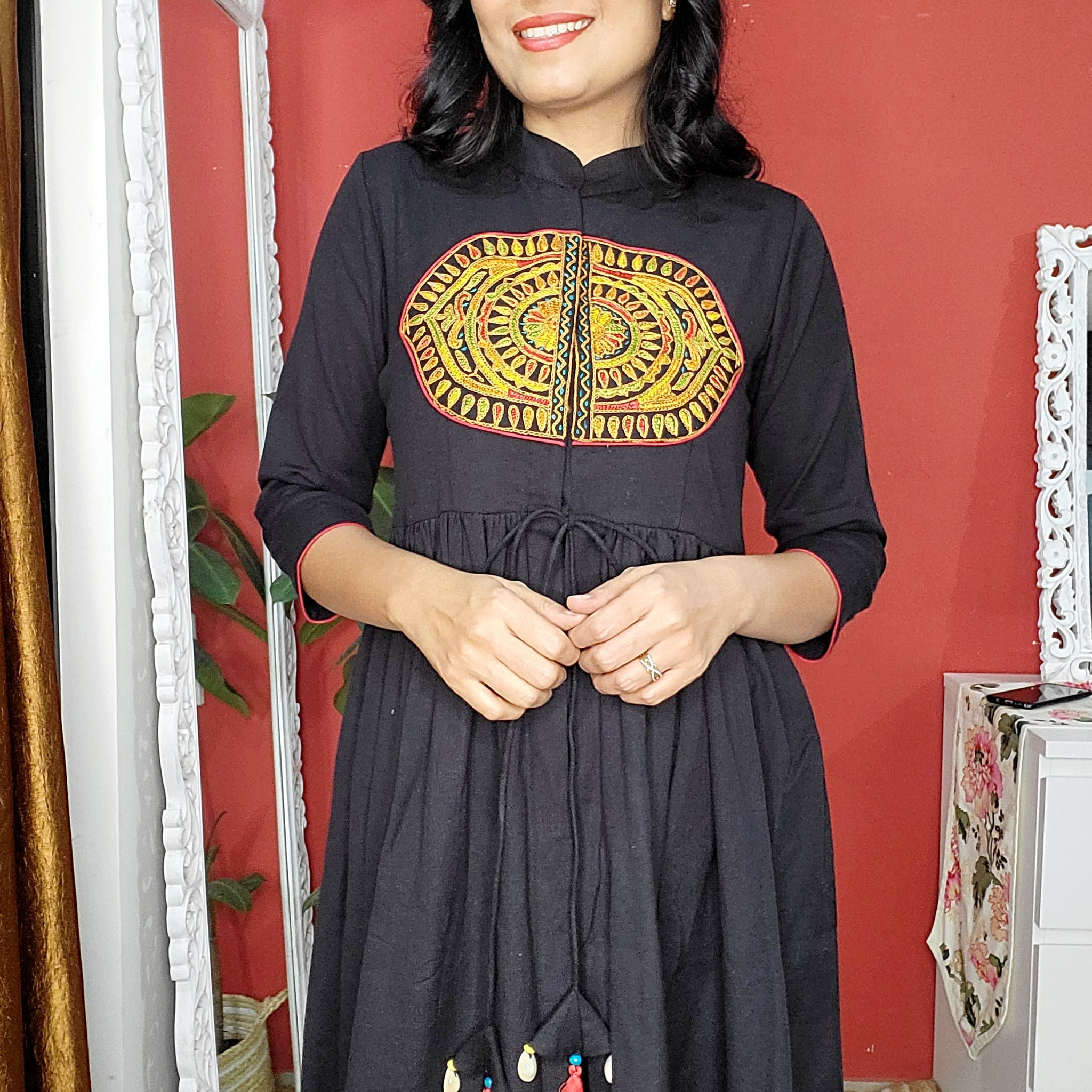 'Pako Bharat'-Black Shrug