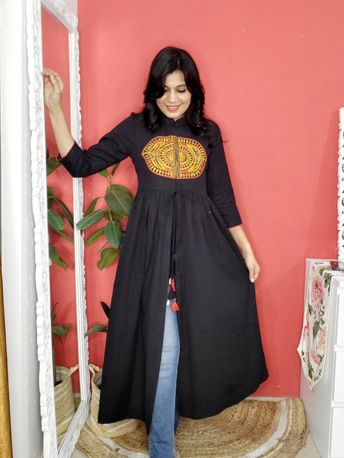 'Pako Bharat'-Black Shrug