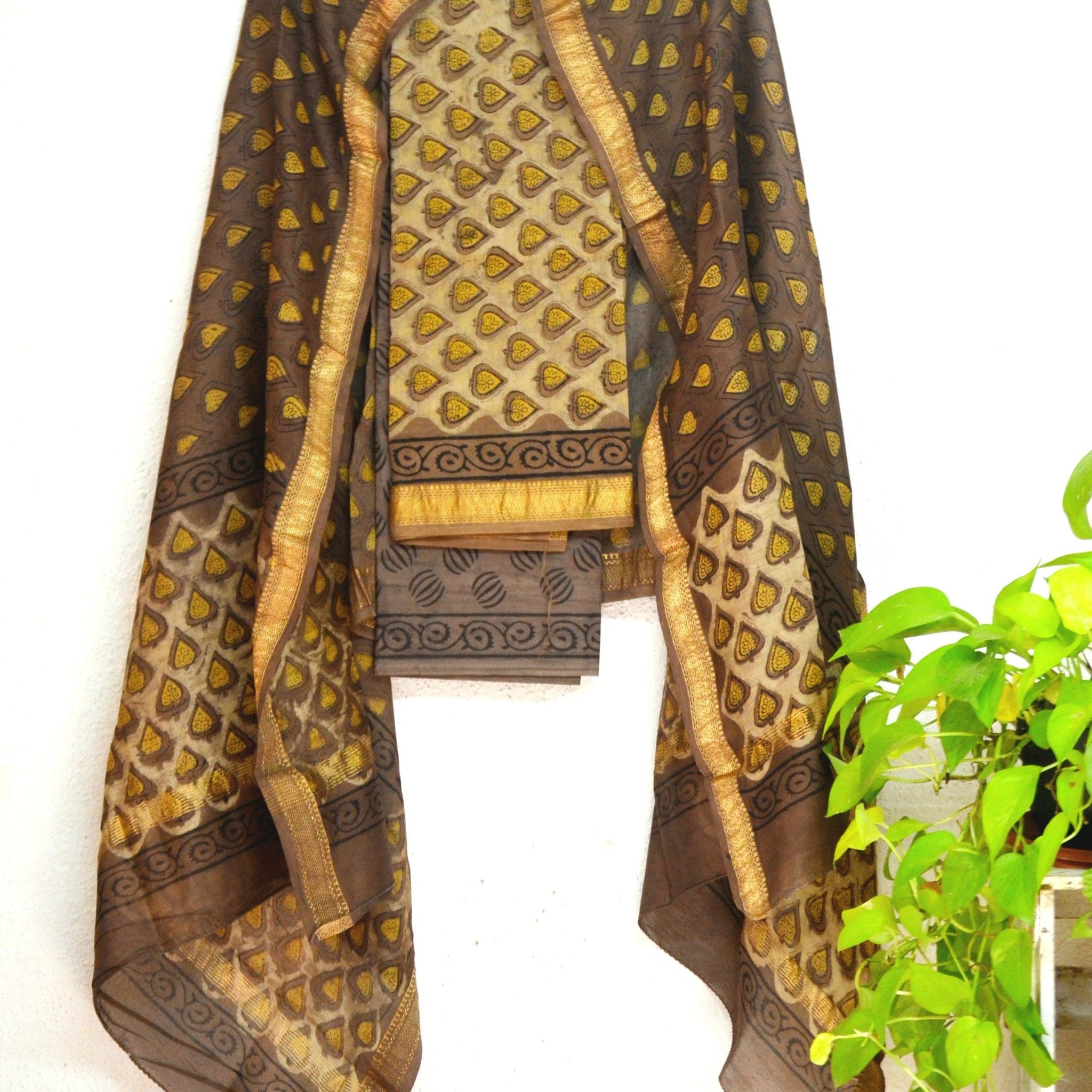 Maheshwari Silk Hand Blocked Printed Suit Fabric6 - Label Aarti Chauhan