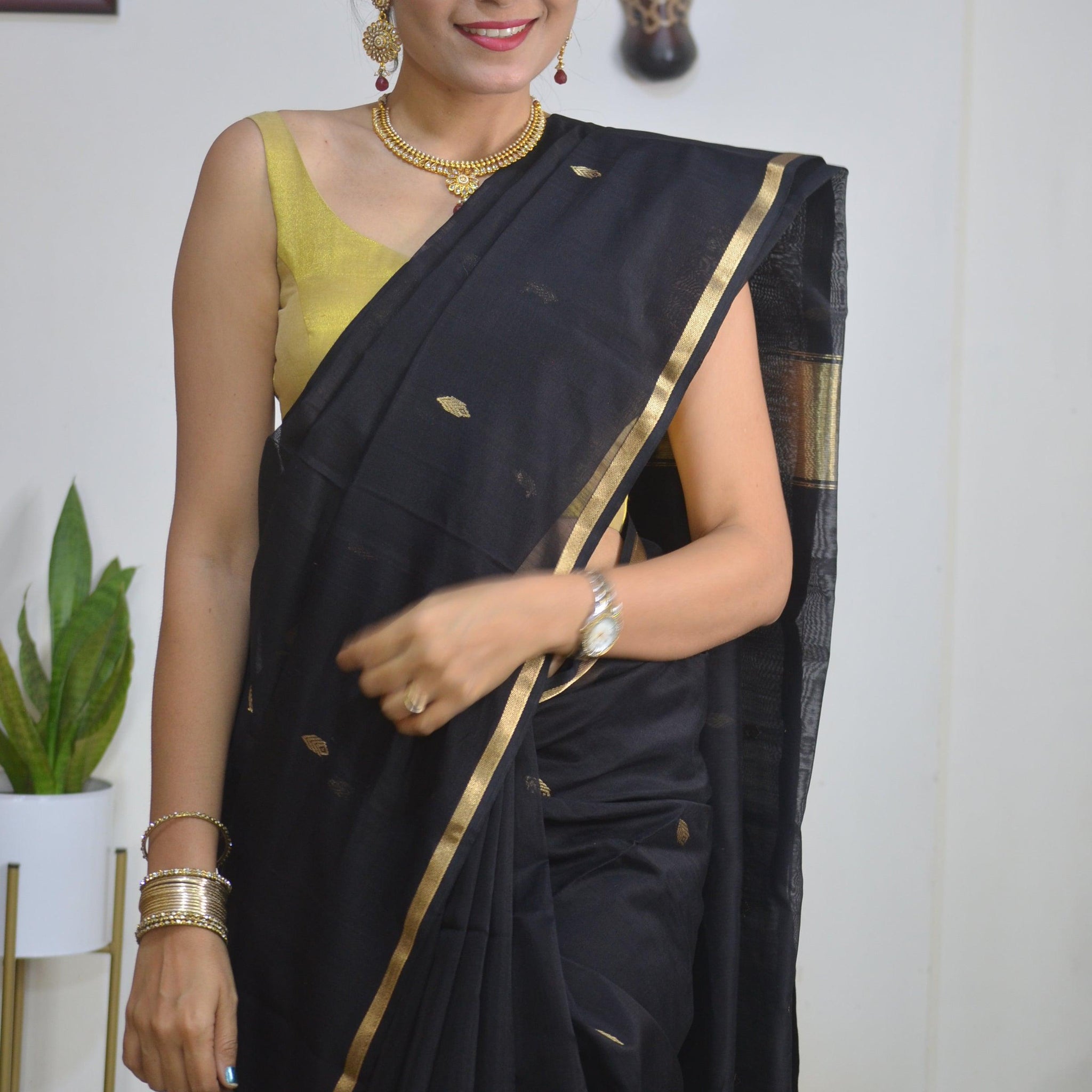 "Gauri" Handloom Maheshwari Silk Saree-Black - Label Aarti Chauhan