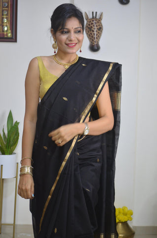 "Gauri" Handloom Maheshwari Silk Saree-Black - Label Aarti Chauhan