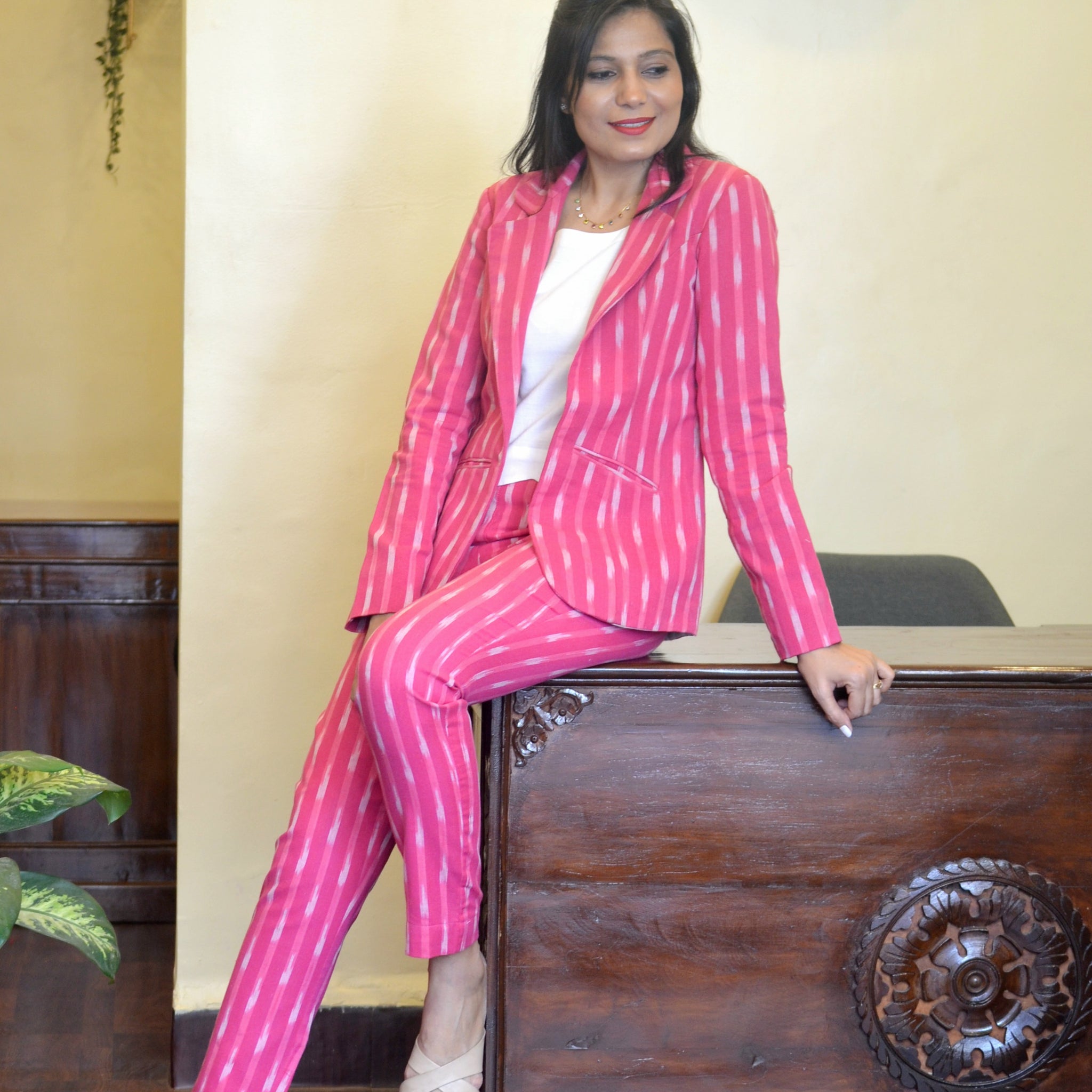 Woven Ikkat Blazer-Pink