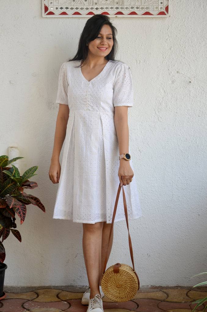 Embroidered Creamy Chic Dress – Anais An